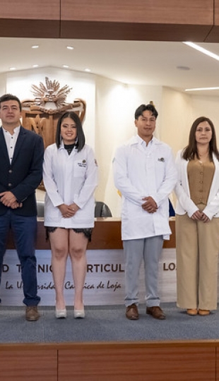 Imposición de mandiles | Carrera de Bioquímica y Farmacia