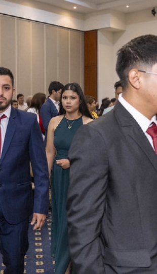 Imposición de mandiles a estudiantes de Fisioterapia