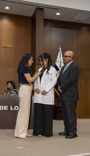 Imposición de Insignias – Carrera de Medicina