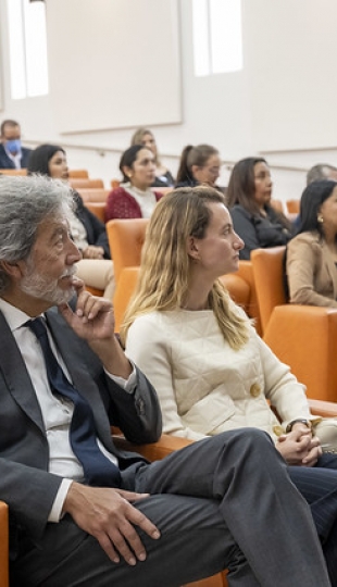 Conversatorio e inauguración de la exposición “Astrónomas” en UTPL