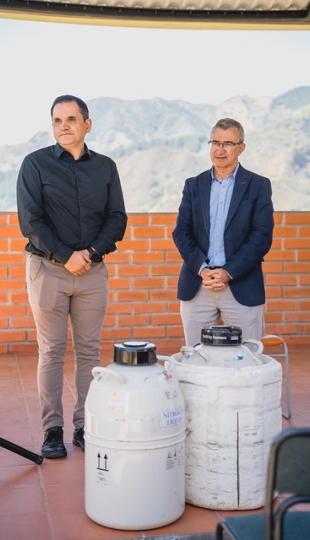 MAGAP entrega embriones bovinos y paquetes tecnológicos a UTPL MAGAP entrega embriones bovinos y paquetes tecnológicos a UTPL