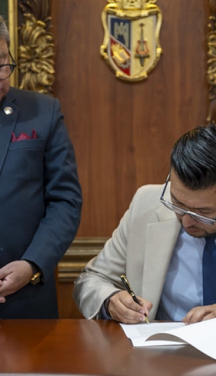 Posesión de autoridades académicas y ejecutivas