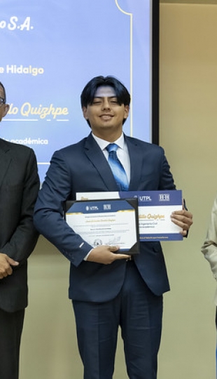 Entrega de becas Hidalgo e Hidalgo a estudiantes de la UTPL