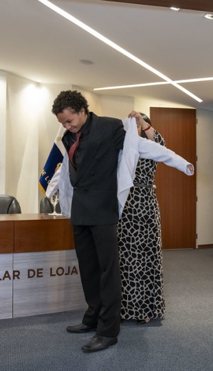 Estudiantes de Fisioterapia reciben sus mandiles