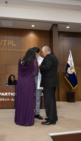 Imposición de Insignias – Carrera de Medicina