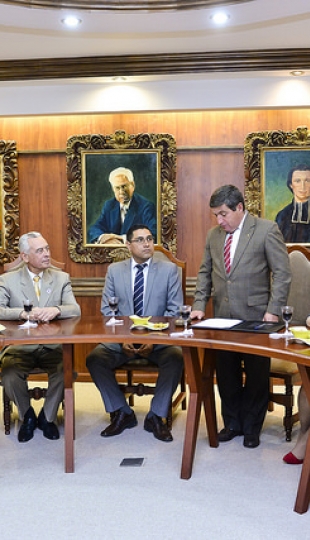 Posesión del Mgtr. Holger Hernan Quizhpe Castro, como Subcoordinador de la Titulación de Derecho Posesión del Mgtr. Holger Hernan Quizhpe Castro, como Subcoordinador de la Titulación de Derecho