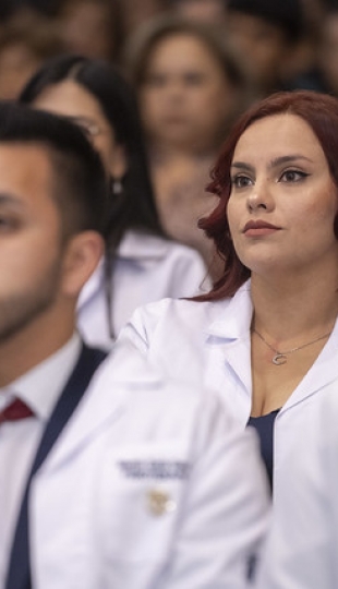 Imposición de mandiles a estudiantes de Fisioterapia