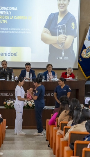 Pasarela “Enfermería a través del tiempo”