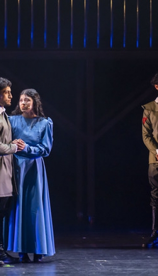 La Compañía de Teatro UTPL conmemoró sus 20 años de trayectoria artística con el estreno de la obra Otelo