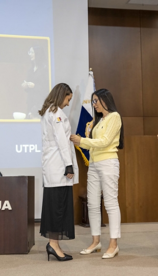 Imposición de mandiles a internos rotativos de la carrera de Nutrición y Dietética – Cohorte mayo 2025 / abril 2026