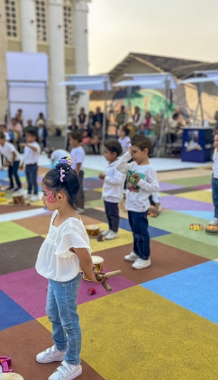 La UTPL participa en el Festival Internacional de Artes Vivas Loja con sus talentosos grupos de arte en la Plaza de la Cultura