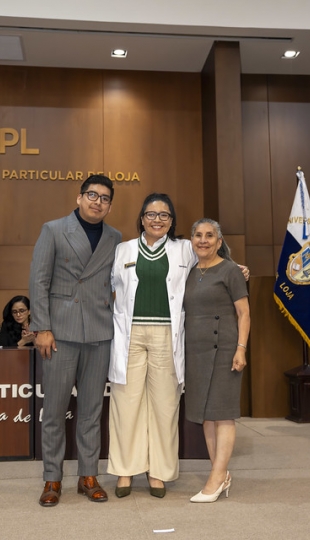 Imposición de Insignias – Carrera de Medicina