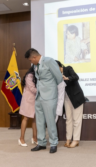 Imposición de mandiles a estudiantes de Fisioterapia