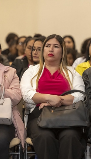 UTPL reconoció el compromiso de los abanderados de los colegios de Loja por su excelencia académica