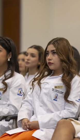 Imposición de mandiles a internos rotativos de la carrera de Nutrición y Dietética – Cohorte mayo 2025 / abril 2026