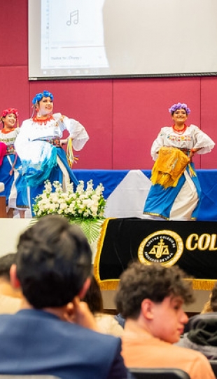 Seminario Jurídico "Manuel Carrión Pinzano" | Reconocimiento a la UTPL por su Aporte Académico en Derecho. Seminario Jurídico "Manuel Carrión Pinzano" | Reconocimiento a la UTPL por su Aporte Académico en Derecho.