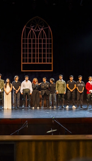 La Compañía de Teatro UTPL conmemoró sus 20 años de trayectoria artística con el estreno de la obra Otelo La Compañía de Teatro UTPL conmemoró sus 20 años de trayectoria artística con el estreno de la obra Otelo