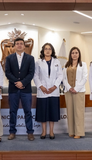 Imposición de mandiles | Carrera de Bioquímica y Farmacia