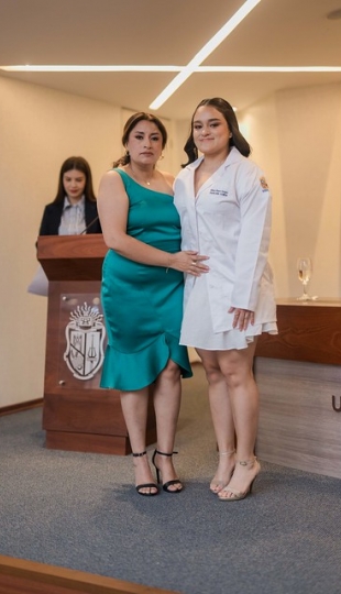 Imposición de mandiles a estudiantes de la carrera de Psicología Clínica
