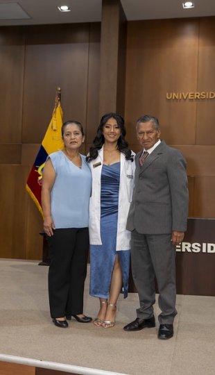 Imposición de Insignias – Carrera de Medicina