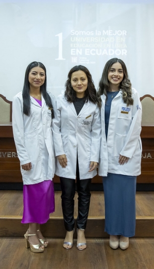 Imposición de mandiles a estudiantes de Nutrición y Dietética
