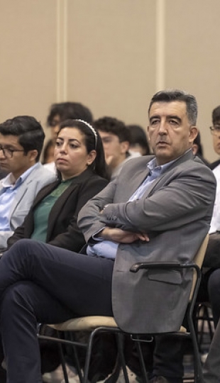 Condecoración a Carlos Calderón