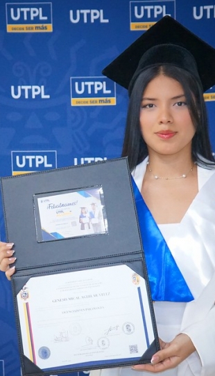 Nuevos profesionales de Galápagos recibieron su título Nuevos profesionales de Galápagos recibieron su título