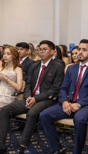 Imposición de mandiles a estudiantes de Fisioterapia