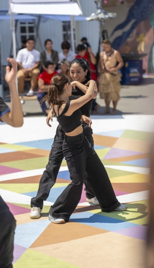 La UTPL participa en el Festival Internacional de Artes Vivas Loja con sus talentosos grupos de arte en la Plaza de la Cultura