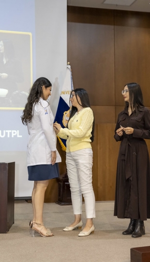 Imposición de mandiles a internos rotativos de la carrera de Nutrición y Dietética – Cohorte mayo 2025 / abril 2026