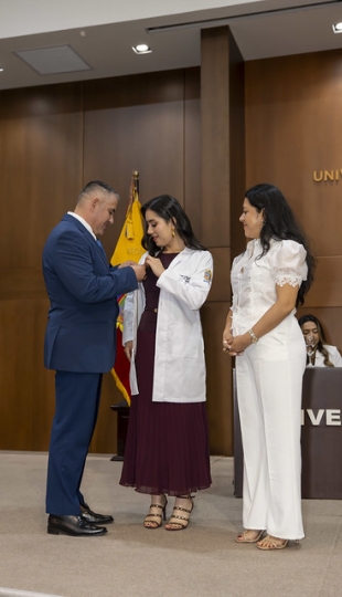 Imposición de Insignias – Carrera de Medicina