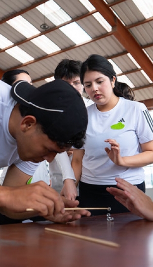 Desfile de Promociones y Ginkana – 25 Años de Medicina UTPL Desfile de Promociones y Ginkana – 25 Años de Medicina UTPL