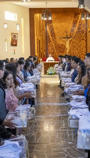 Imposición de mandiles | Carrera de Bioquímica y Farmacia