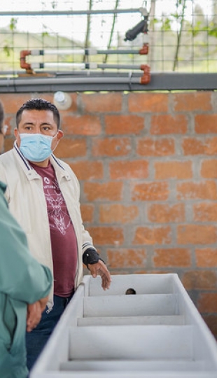 Donación de trucha al presidente de barrio San Cayetano Donación de trucha al presidente de barrio San Cayetano