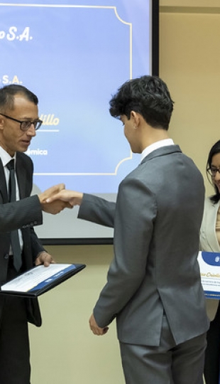 Entrega de becas Hidalgo e Hidalgo a estudiantes de la UTPL