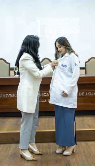 Imposición de mandiles a estudiantes de Nutrición y Dietética