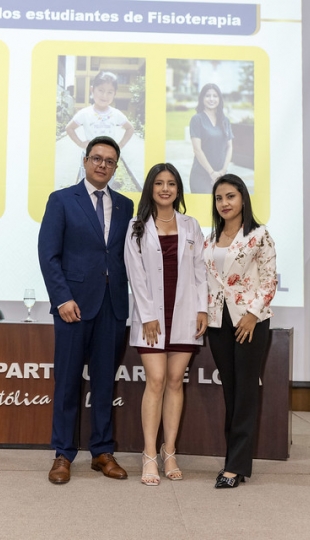 Imposición de mandiles a estudiantes de Fisioterapia