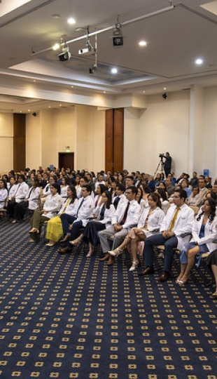 Imposición de Insignias – Carrera de Medicina