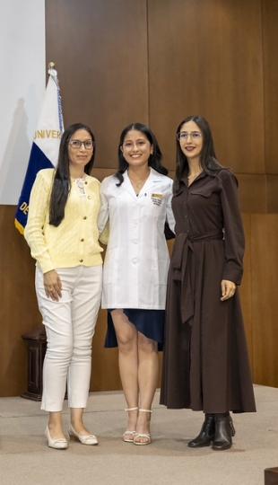 Imposición de mandiles a internos rotativos de la carrera de Nutrición y Dietética – Cohorte mayo 2025 / abril 2026