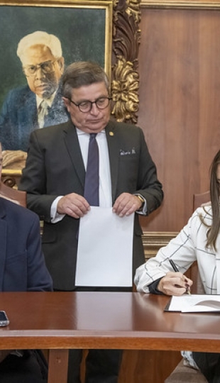 Posesión de nuevas autoridades institucional y académica