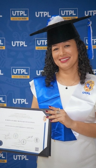 Nuevos profesionales de Galápagos recibieron su título Nuevos profesionales de Galápagos recibieron su título