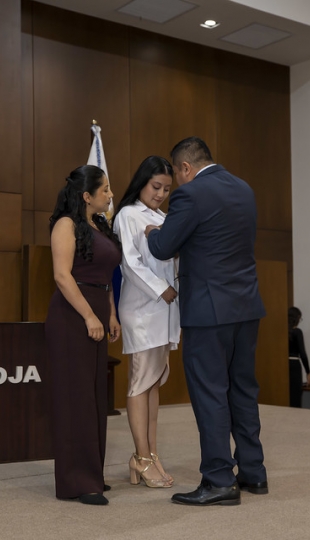 Imposición de Insignias – Carrera de Medicina