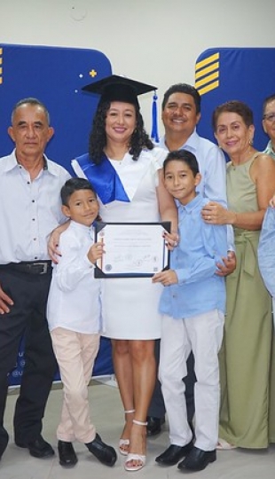 Nuevos profesionales de Galápagos recibieron su título