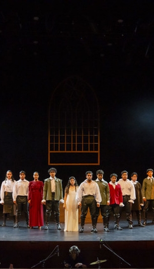 La Compañía de Teatro UTPL conmemoró sus 20 años de trayectoria artística con el estreno de la obra Otelo