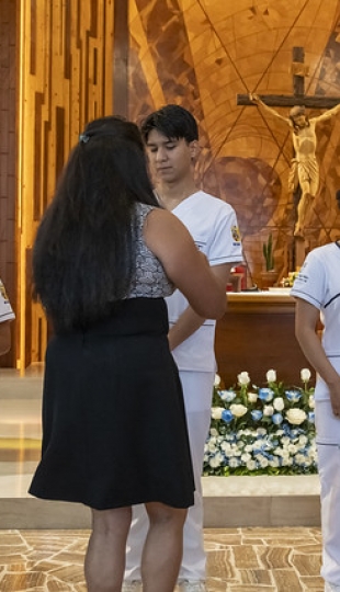 Imposición de insignias a estudiantes de Enfermería