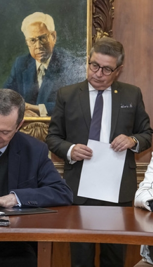 Posesión de nuevas autoridades institucional y académica