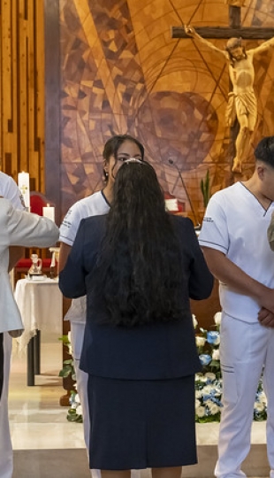 Imposición de insignias a estudiantes de Enfermería