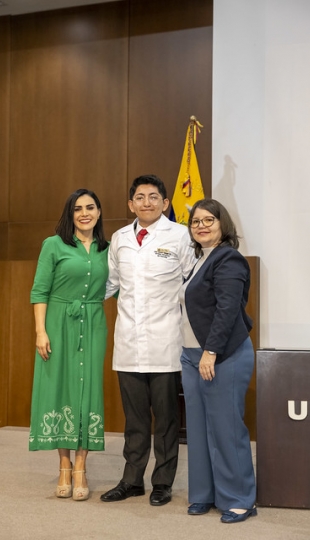 Imposición de mandiles a internos rotativos de la carrera de Nutrición y Dietética – Cohorte mayo 2025 / abril 2026