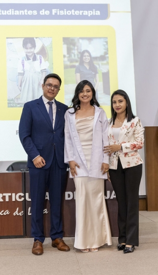 Imposición de mandiles a estudiantes de Fisioterapia