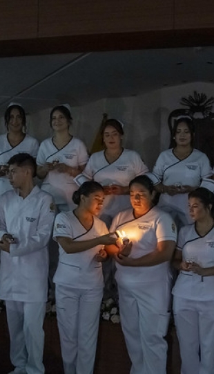 Imposición de Indumentaria a los estudiantes de Enfermería